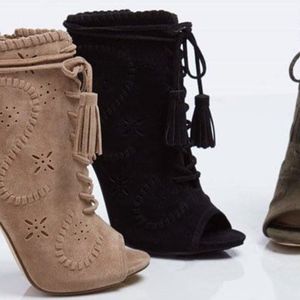 Shoe Dazzle Cheyenne boots